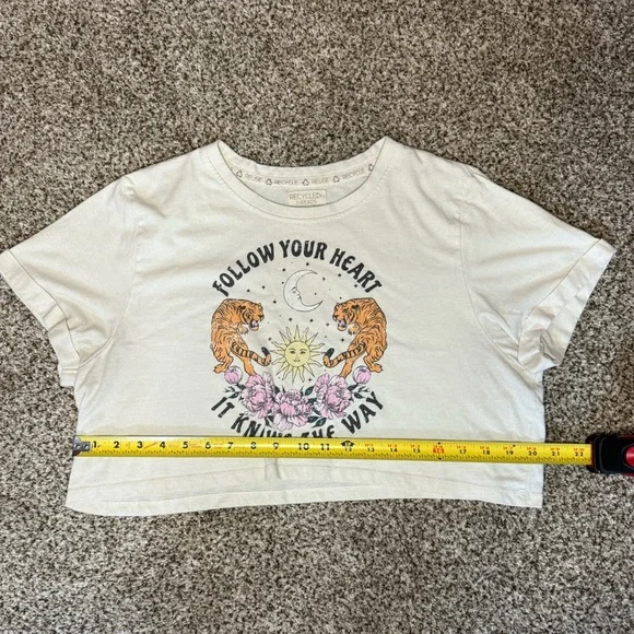 Recycled Thready Boxy Graphic Crop Top with Tiger Design size Large - Picture 4 of 5
